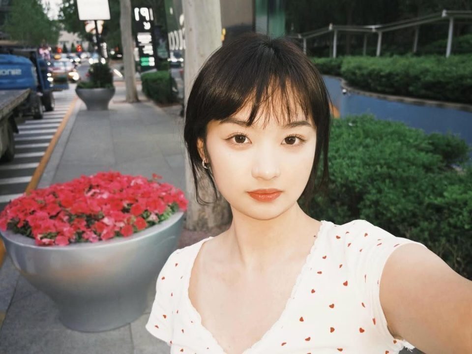 感觉小杨瘦, 白貌美的小, src
