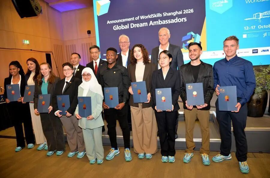 代表颁发上, 并表示相关, bt